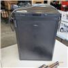 Image 1 : BARTECH MINI BAR FRIDGE WORKING