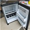 Image 2 : BARTECH MINI BAR FRIDGE WORKING