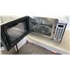 Image 2 : DANBY DESIGNER BRUSHED METAL MICROWAVE