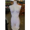 Image 2 : 2 FEMALE MANNEQUIN TORSOS AND STAND