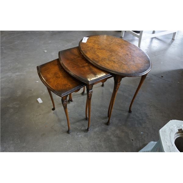 ANTIQUE ENSTING ENDTABLES