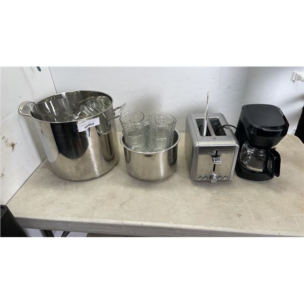 TOASTER, COFFEE MAKER, 2 POTS AND GLASSWARE