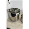 Image 2 : TOASTER, COFFEE MAKER, 2 POTS AND GLASSWARE