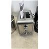 Image 7 : TOASTER, COFFEE MAKER, 2 POTS AND GLASSWARE