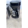 Image 8 : TOASTER, COFFEE MAKER, 2 POTS AND GLASSWARE