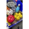 Image 5 : 2 BOXES OF HOME DECOR