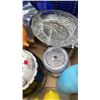 Image 6 : 2 BOXES OF HOME DECOR
