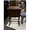 Image 5 : CAT STAND AND SMOKERS STAND