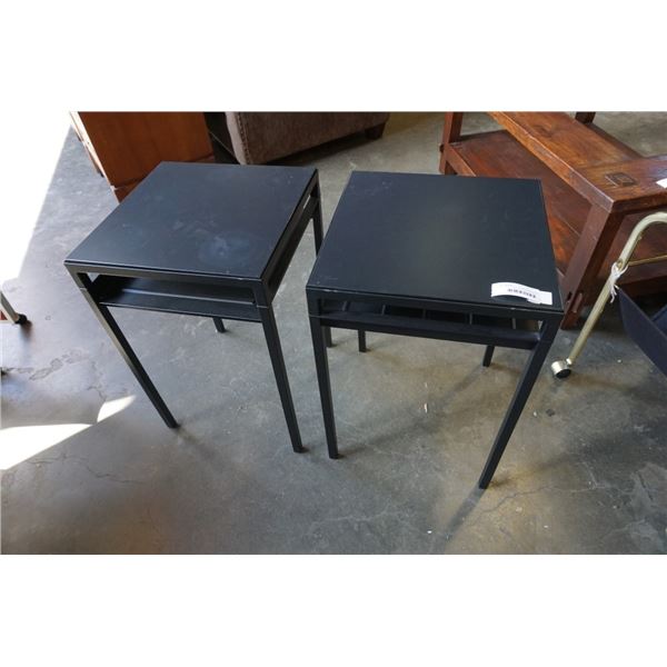 PAIR OF ENDTABLES WITH BLACK OR WHITE TOPS