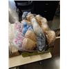 Image 2 : 2 TRAYS OF MESH SHOES AND GARDEN SHOES