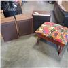 Image 1 : STORAGE STOOL AND 3 VINTAGE SPEAKERS