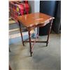 Image 2 : 2 NESTING ENDTABLES