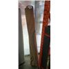 Image 1 : 5 FOOT AREA CARPET