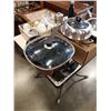 Image 11 : ELECTRIC COOKER, STEAMER, PAN, CREAM AND SUGARS, CUPS AND WATER BOTTLE