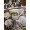 Image 3 : ELECTRIC COOKER, STEAMER, PAN, CREAM AND SUGARS, CUPS AND WATER BOTTLE