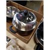 Image 8 : ELECTRIC COOKER, STEAMER, PAN, CREAM AND SUGARS, CUPS AND WATER BOTTLE