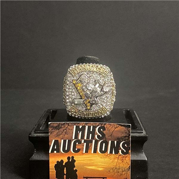 PITTSBURGH PENGUINS N.H.L 2017 "CROSBY" CHAMPIONSHIP REPLICA RING (ref796)