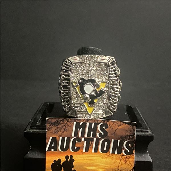 PITTSBURGH PENGUINS N.H.L 2009 "CROSBY" CHAMPIONSHIP REPLICA RING (ref799)