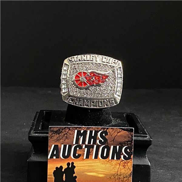 DETROIT RED WINGS N.H.L 1998 "YZERMAN" CHAMPIONSHIP REPLICA RING (ref394)