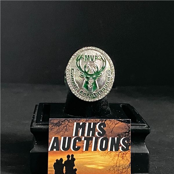 MILWAUKEE BUCKS N.B.A CHAMPIONSHIP REPLICA RING (ref487)