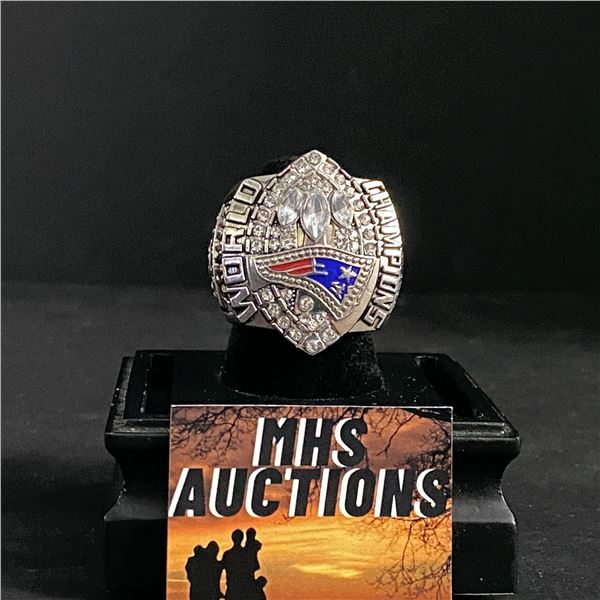 NEW ENGLAND PATRIOTS N.F.L 2004 "BRADY" CHAMPIONSHIP REPLICA RING (ref659)