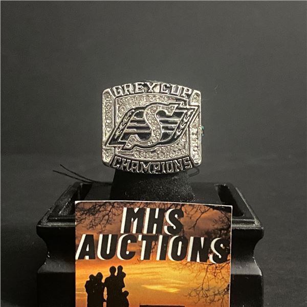 SASKATCHEWAN ROUGHRIDERS C.F.L 2007 "CLOVIS" CHAMPIONSHIP REPLICA RING (ref887)