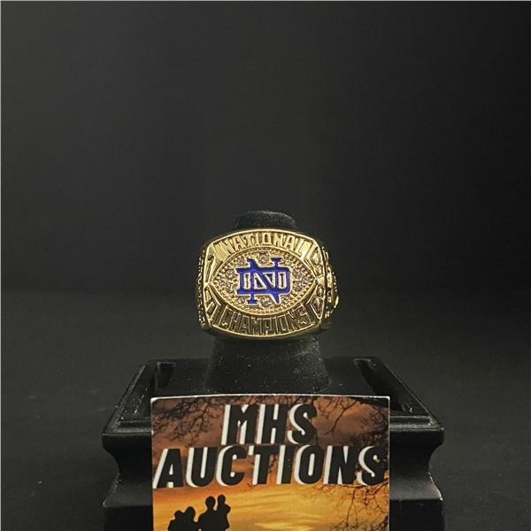 NOTRE DAME FIGHTING IRISH NATIONAL CHAMPIONS 1988 "HOLTZ" CHAMPIONSHIP REPLICA RING (ref1303)