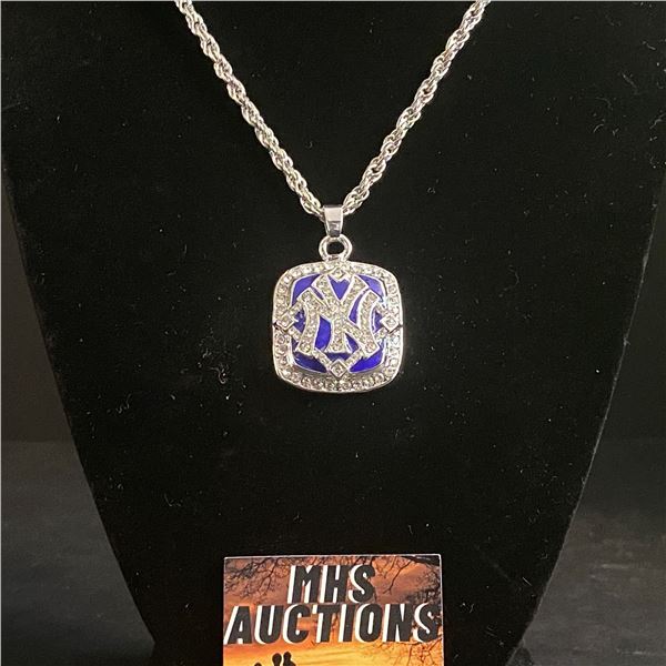 NEW YORK YANKEES M.L.B 2009 CHAMPIONSHIP NECKLACE (refR45)