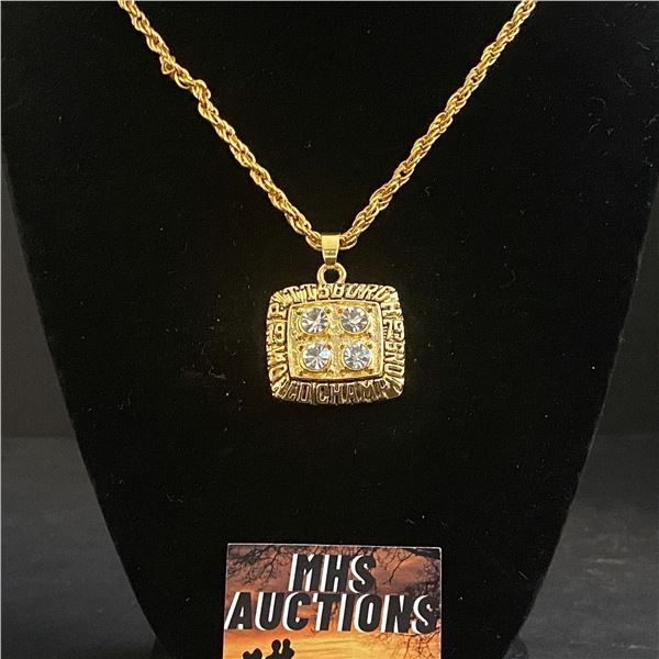 PITTSBURGH STEELERS N.F.L 1979 CHAMPIONSHIP NECKLACE (refR39)