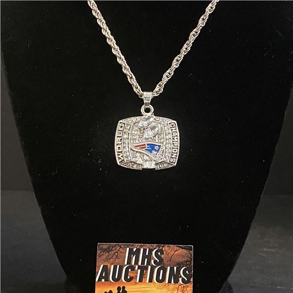 NEW ENGLAND PATRIOTS N.F.L 2003 CHAMPIONSHIP NECKLACE (refR56)
