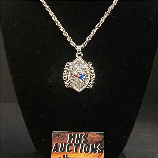 NEW ENGLAND PATRIOTS N.F.L 2004 CHAMPIONSHIP NECKLACE (refR58)