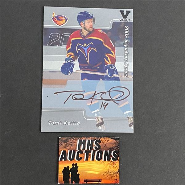 TOMI KALLIO 2002 IN THE GAME SIGNATURE SERIES AUTOGRAPHED HOCKEY CARD (ref155)