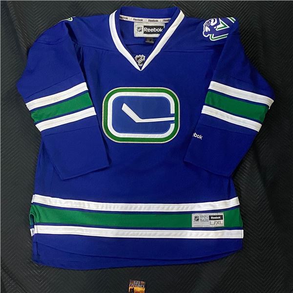 VANCOUVER CANUCKS LIGHTLY USED YOUTH JERSEY