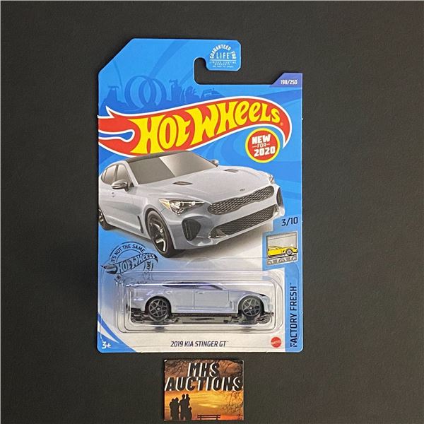 HOT WHEELS 2019 KIA STINGER GT 1/64TH SCALE (ref1007)