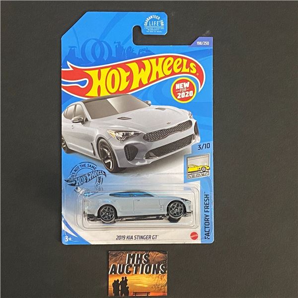 HOT WHEELS 2019 KIA STINGER GT 1/64TH SCALE (ref17)