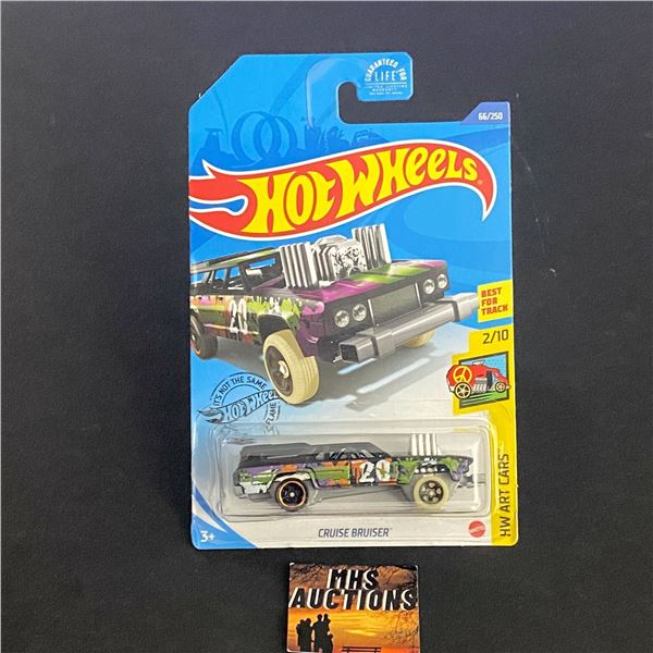 HOT WHEELS CRUISE BRUISER 1/64TH SCALE (ref1175)