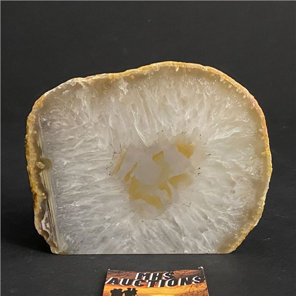 AGATE POLISHED ONE SIDE CRYSTAL ROCK