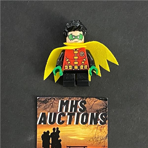 LEGO MINI FIGURE ROBIN (ref2)