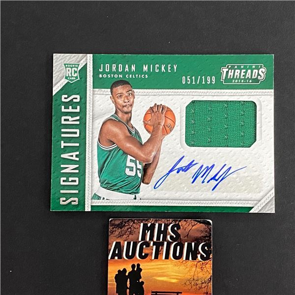 2015-16 PANINI JERSEY/AUTOGRAPH CARD JORDAN MICKEY BASKETBALL CARD #051/199 ONLY 199 MADE (ref2670)