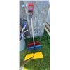 Image 10 : SHAKESPEARE FLY FISHING ROD. LOT OF SHOVELS AND SNOW SHOVELS / PRY BAR / CROW BARS / 23 PHILIPS T12 