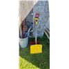 Image 9 : SHAKESPEARE FLY FISHING ROD. LOT OF SHOVELS AND SNOW SHOVELS / PRY BAR / CROW BARS / 23 PHILIPS T12 