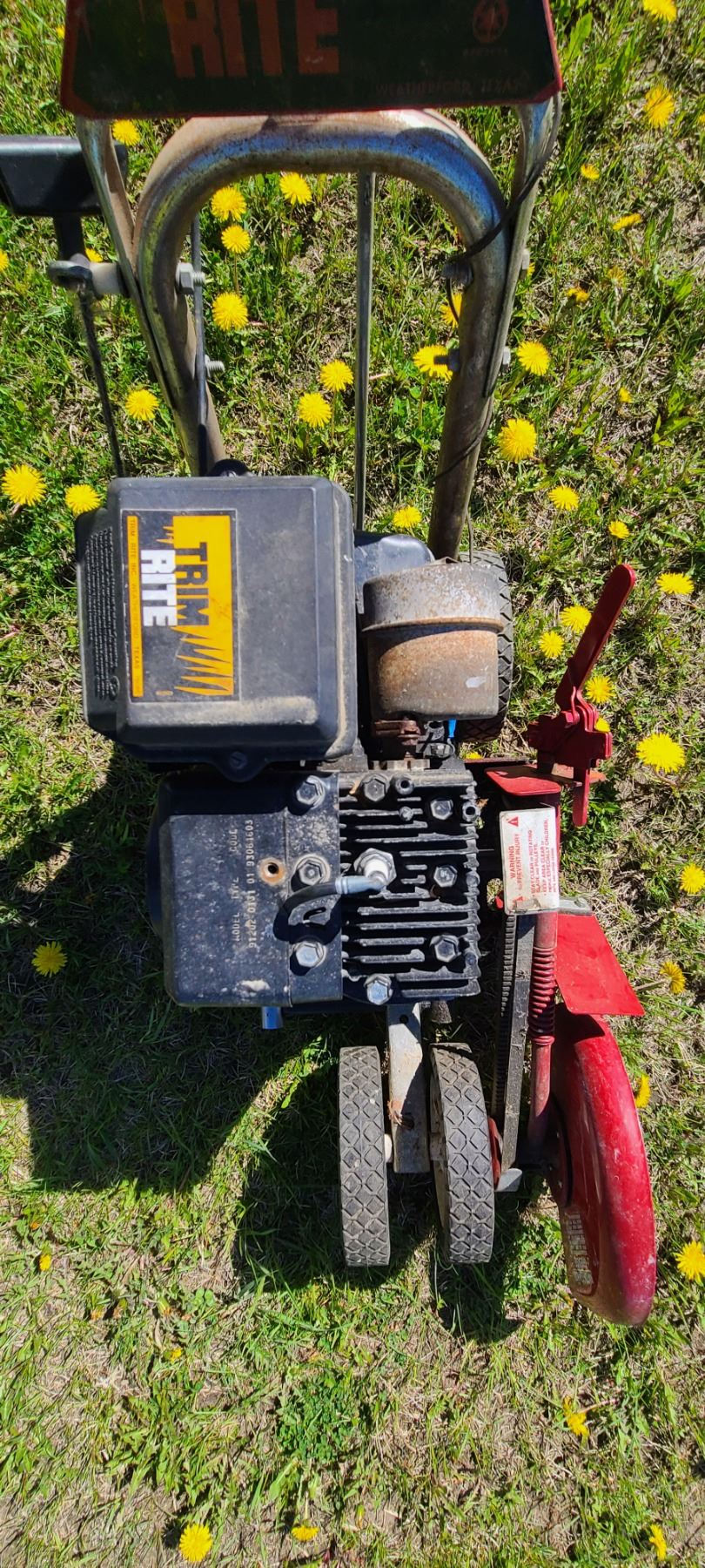 TRIM RITE EDGE TRIMMER WITH 3.5 BRIGGS & STRATTON ENGINE