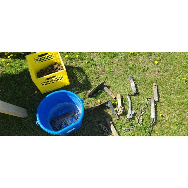 SNOWCHAINS AND TRAILER BRACKETS