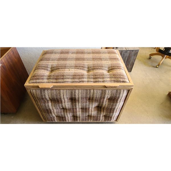 37 X 29 X 26 PADDED CHEST