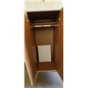 Image 4 : 6' X 30" X 25" CLOSET