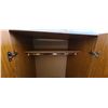 Image 5 : 6' X 30" X 25" CLOSET