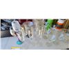 Image 7 : LARGE LOT OF GLASSWARE INCLUDING CRYSTAL BOWL WINE GLASSES AND VASES