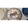 Image 5 : MOOSE CLOCK, PAINTED GOLD PANNING PANS, DECORATIVE VIOLIN