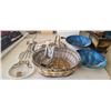 Image 7 : MOOSE CLOCK, PAINTED GOLD PANNING PANS, DECORATIVE VIOLIN