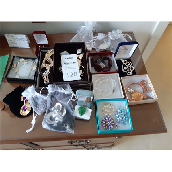 Costume jewery cat A